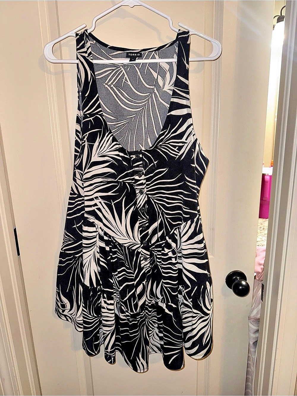 Torrid Black and White Tropical Print romper Black & Gray Abstract Print